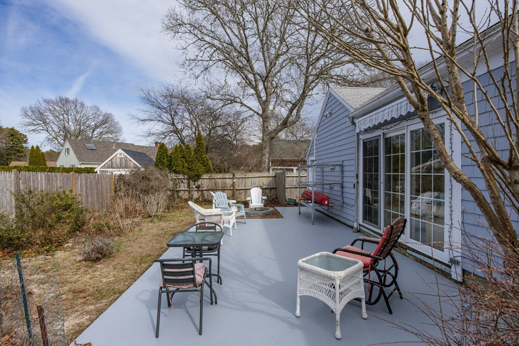 Dennis, Massachusetts 02660, United States, 3 Bedrooms Bedrooms, ,3 BathroomsBathrooms,Residential,Pending,101303