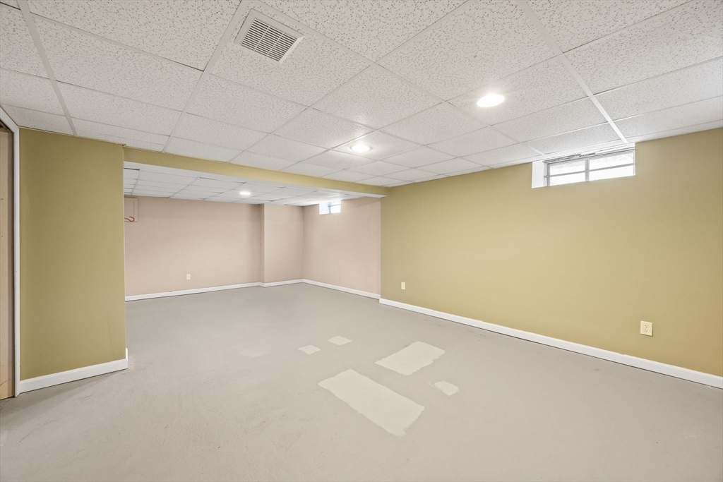 Dennis, Massachusetts 02660, United States, 3 Bedrooms Bedrooms, ,3 BathroomsBathrooms,Residential,Pending,101303