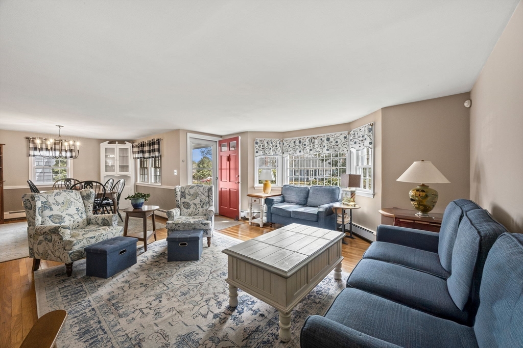 Dennis, Massachusetts 02660, United States, 3 Bedrooms Bedrooms, ,3 BathroomsBathrooms,Residential,Pending,101303