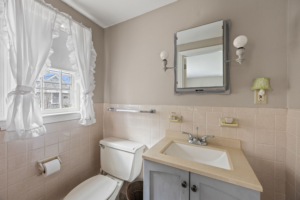 Dennis, Massachusetts 02660, United States, 3 Bedrooms Bedrooms, ,3 BathroomsBathrooms,Residential,Pending,101303