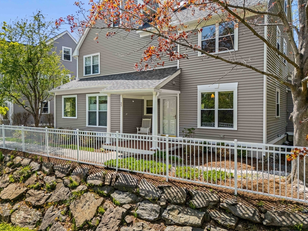 27 Pond Ln 27