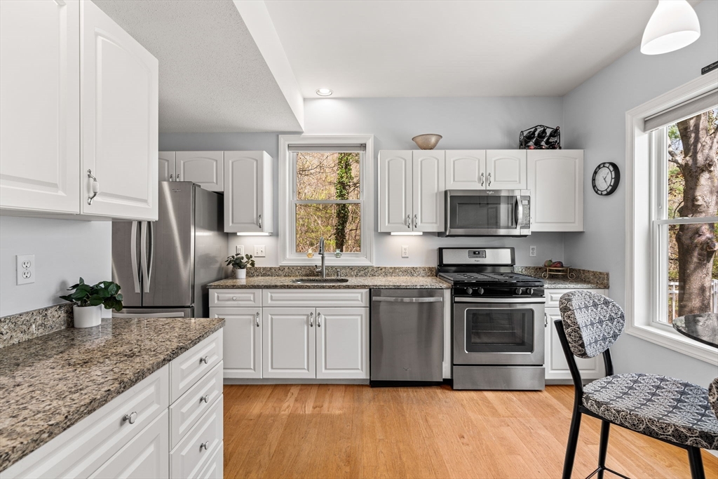 27 Pond Ln 27