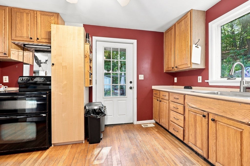79 Waverly Rd, Woburn, MA, 79 Waverly Rd, Woburn, MA Photo #10