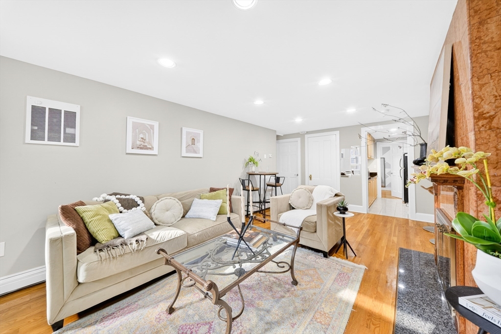 352 Tappan St 1