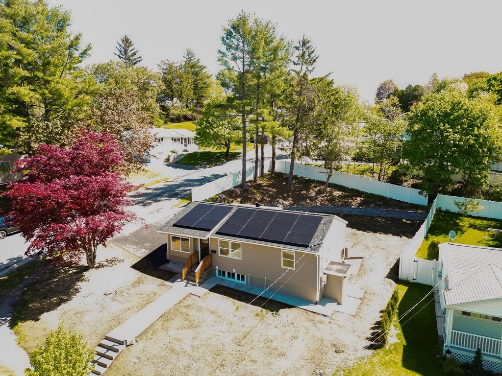 8 Sussex Ln