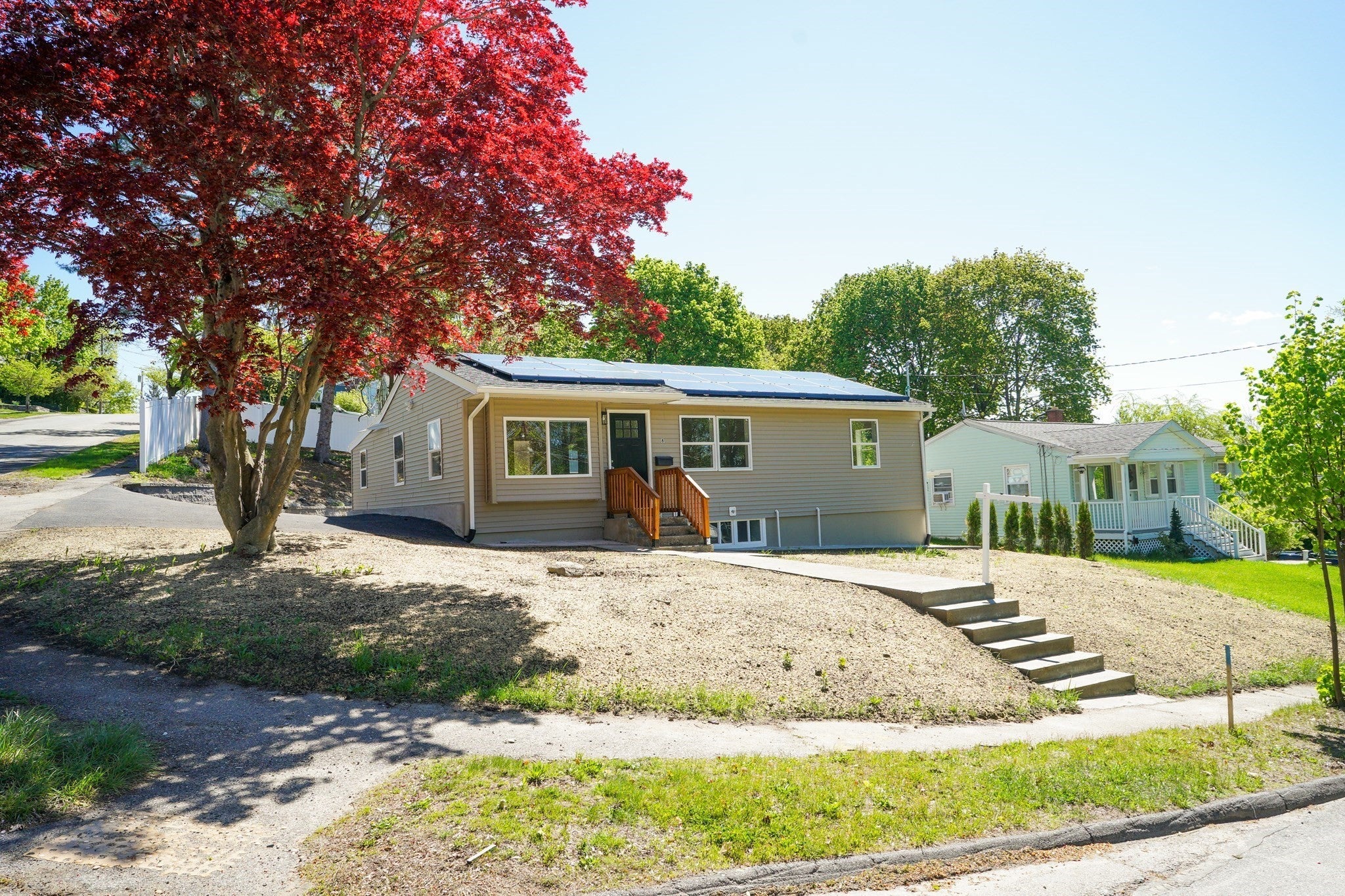 8 Sussex Ln, Worcester MA 01602