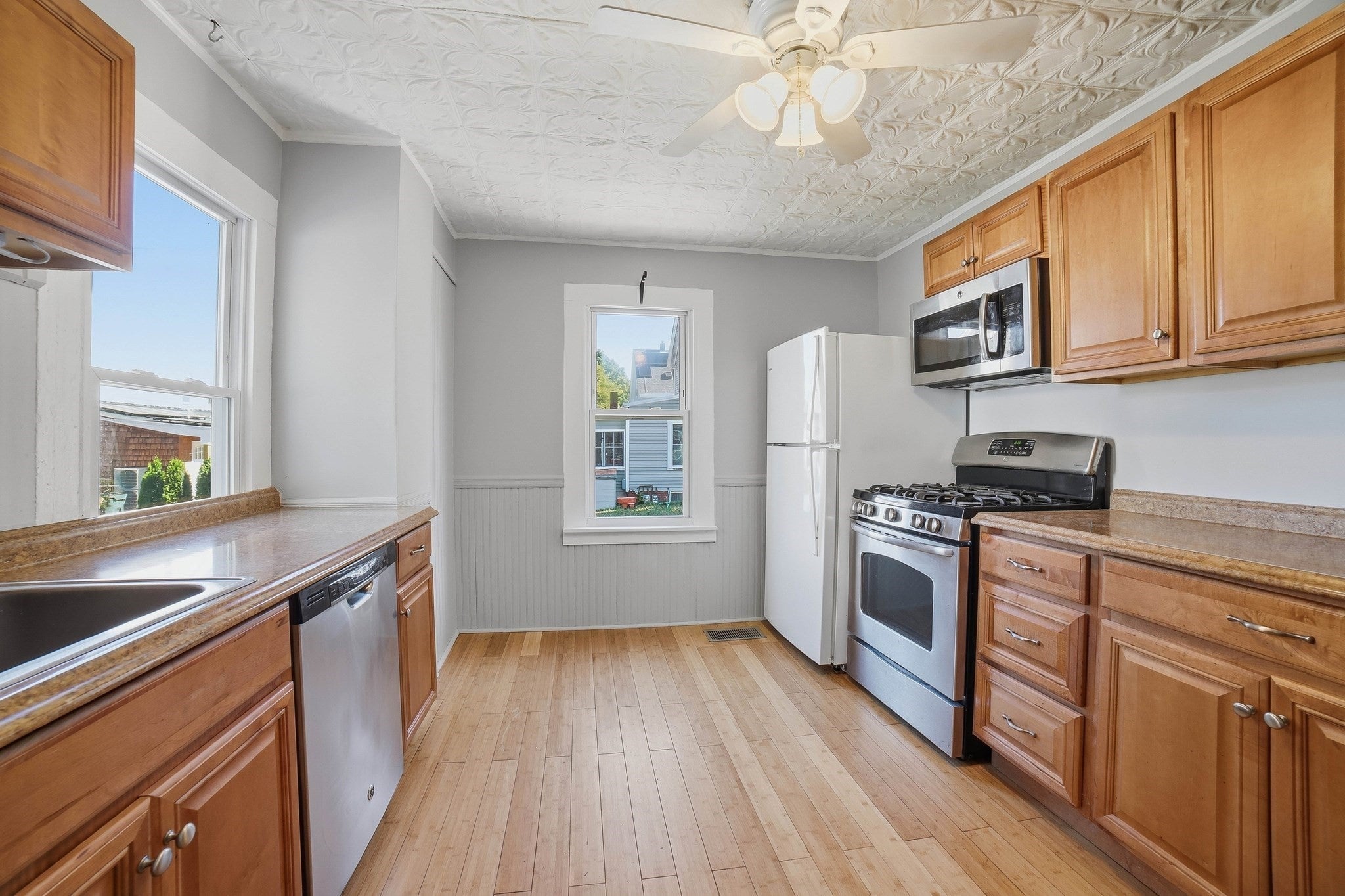 24 Collins, Amesbury, MA Photo #3