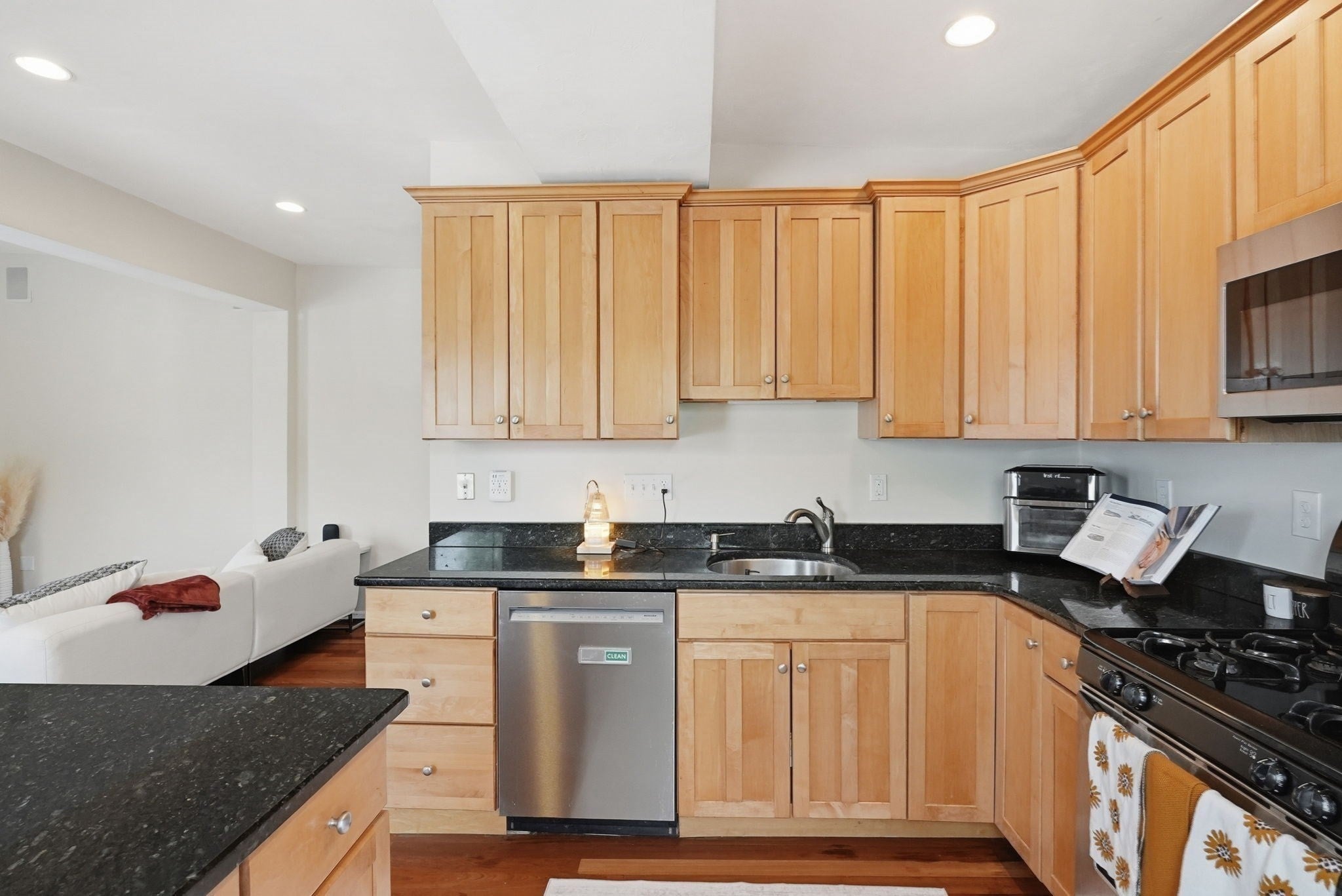 841 Saratoga St #PH3, Boston, MA, 841 Saratoga St #PH3, Boston, MA Photo #5