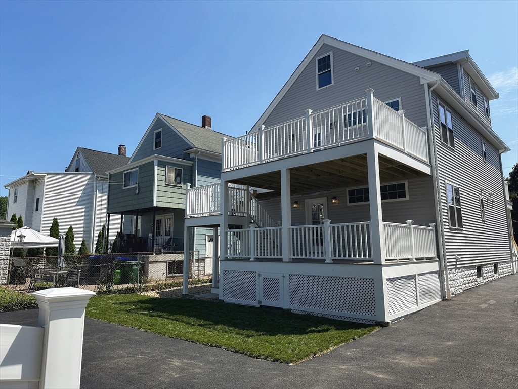 10 Lewis St