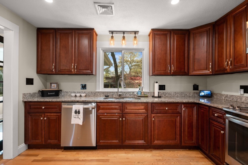 18 Aurele Cir, Reading, MA, 18 Aurele Cir, Reading, MA Photo #11