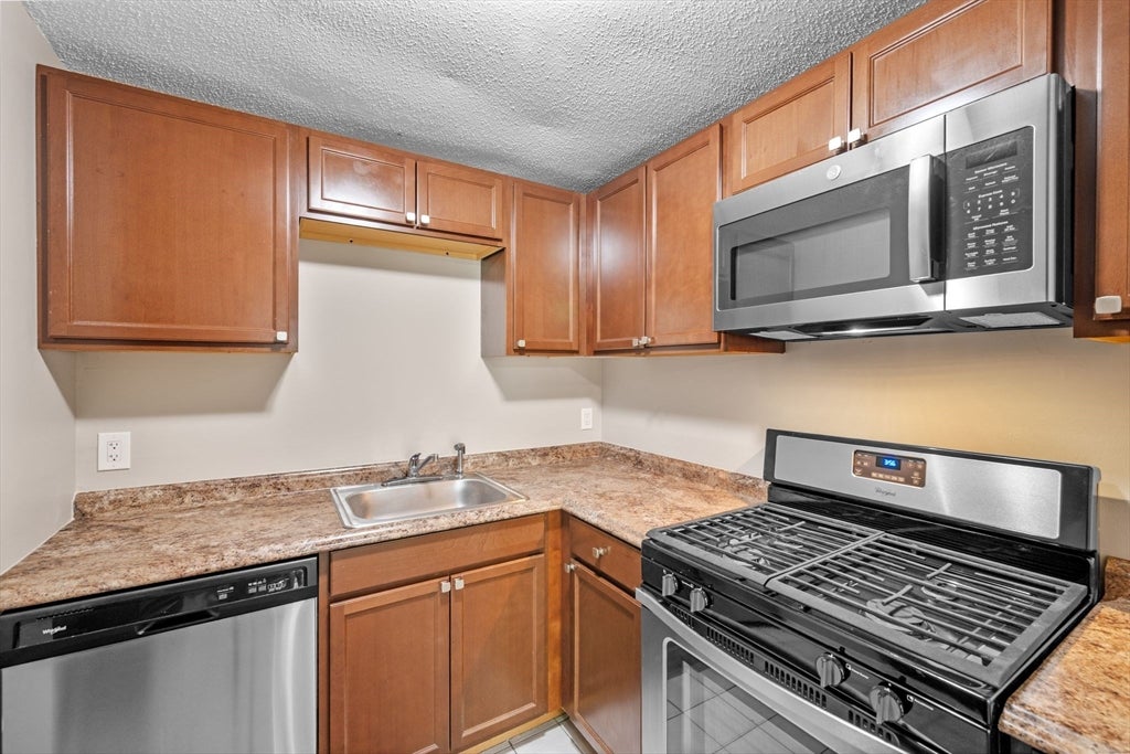 68 Lantern Ln #7, Dracut, MA, 68 Lantern Ln #7, Dracut, MA Photo #20