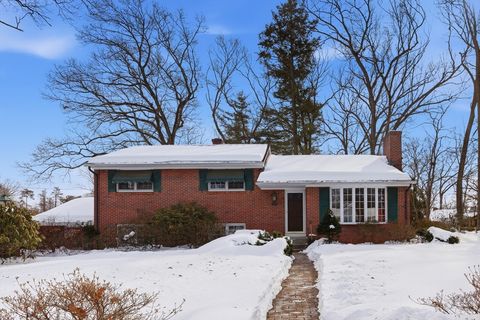 Photo of 105 Edgewater Rd, Agawam, MA 01001 (MLS # 73475477)