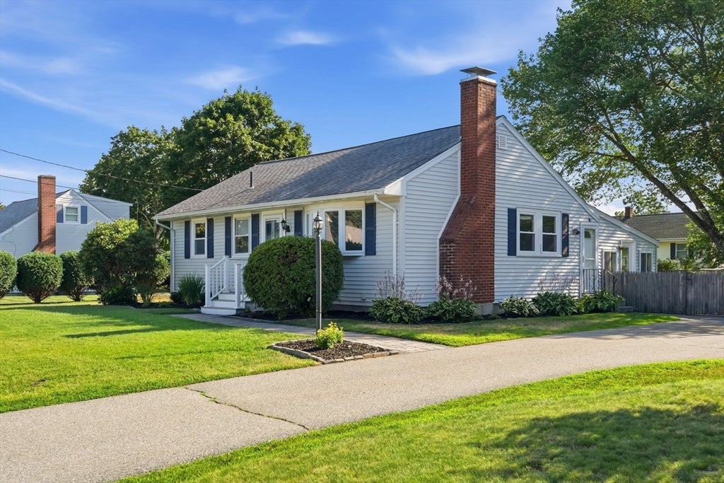 16 Robert Ave, Woburn, MA, 16 Robert Ave, Woburn, MA Photo #2