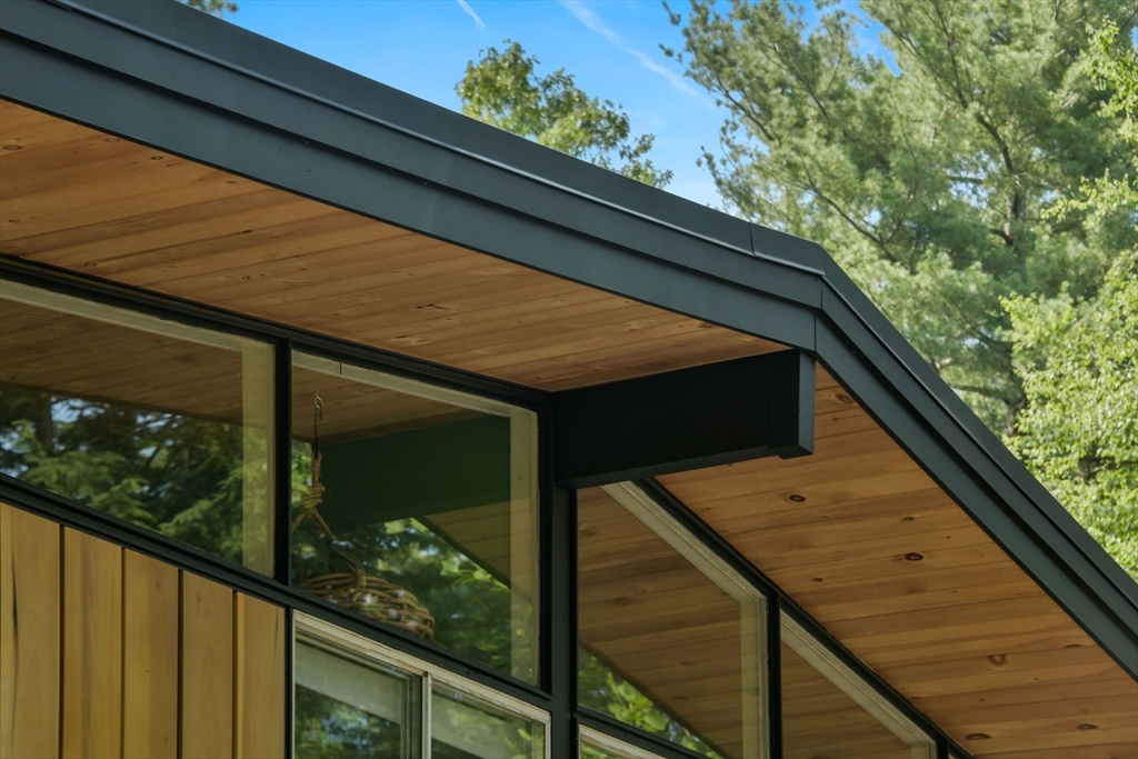 Wayland, Massachusetts 01778, United States, 3 Bedrooms Bedrooms, ,3 BathroomsBathrooms,Residential,Active,218996