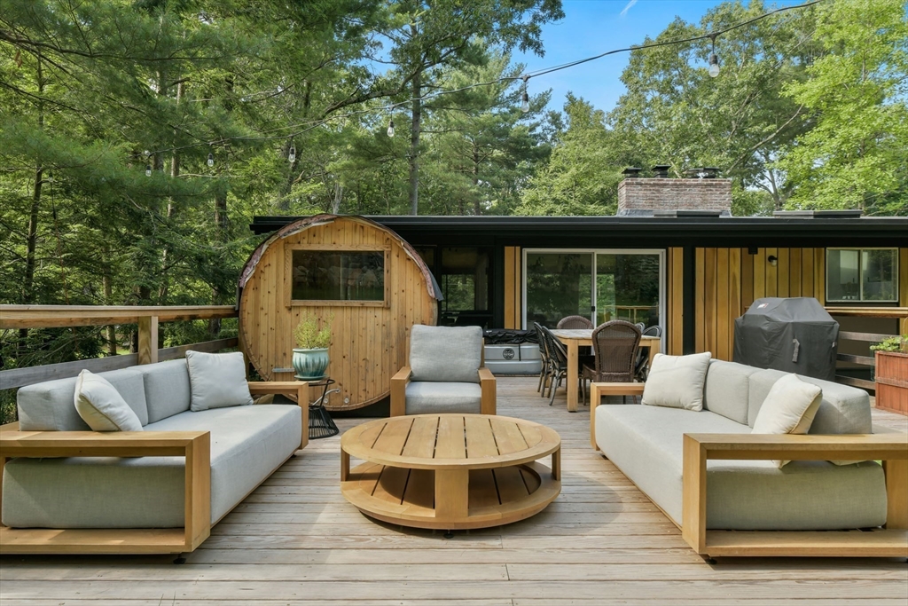 Wayland, Massachusetts 01778, United States, 3 Bedrooms Bedrooms, ,3 BathroomsBathrooms,Residential,Active,218996