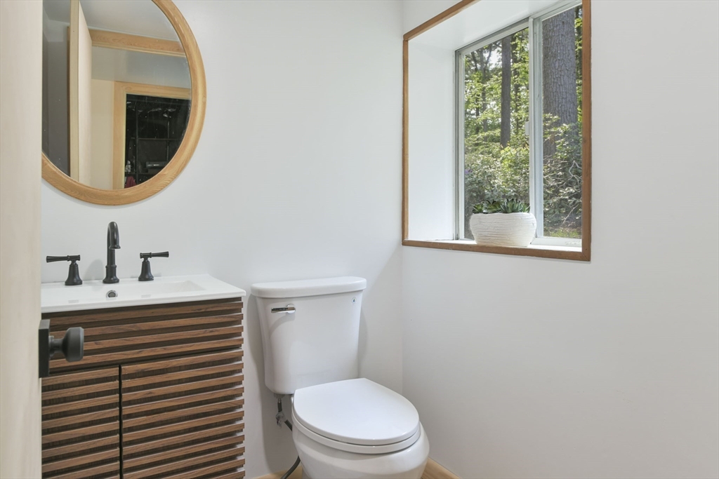 Wayland, Massachusetts 01778, United States, 3 Bedrooms Bedrooms, ,3 BathroomsBathrooms,Residential,Active,218996