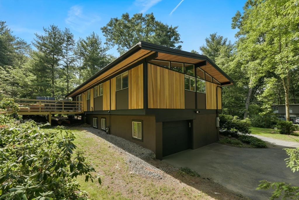 Wayland, Massachusetts 01778, United States, 3 Bedrooms Bedrooms, ,3 BathroomsBathrooms,Residential,Active,218996