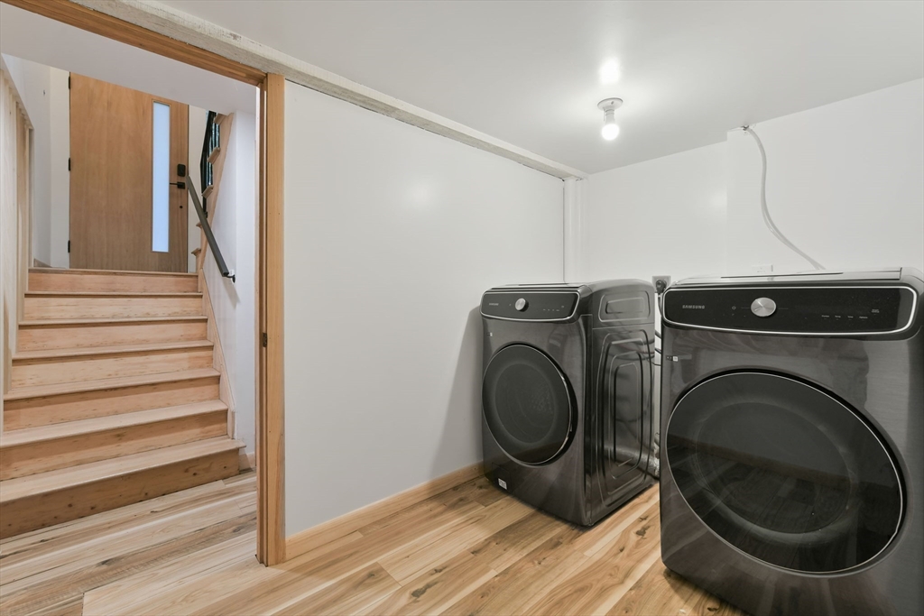 Wayland, Massachusetts 01778, United States, 3 Bedrooms Bedrooms, ,3 BathroomsBathrooms,Residential,Active,218996