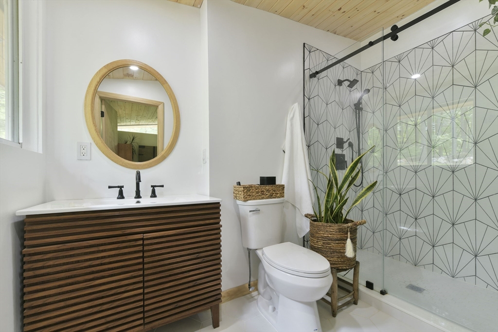 Wayland, Massachusetts 01778, United States, 3 Bedrooms Bedrooms, ,3 BathroomsBathrooms,Residential,Active,218996