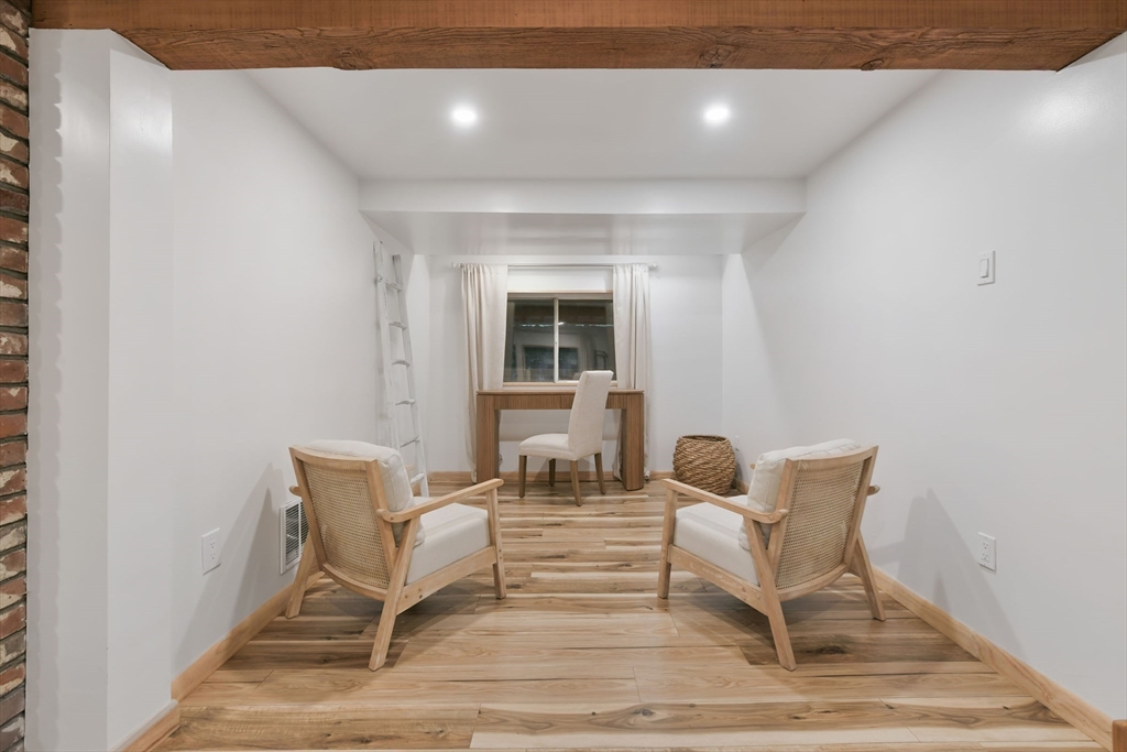 Wayland, Massachusetts 01778, United States, 3 Bedrooms Bedrooms, ,3 BathroomsBathrooms,Residential,Active,218996