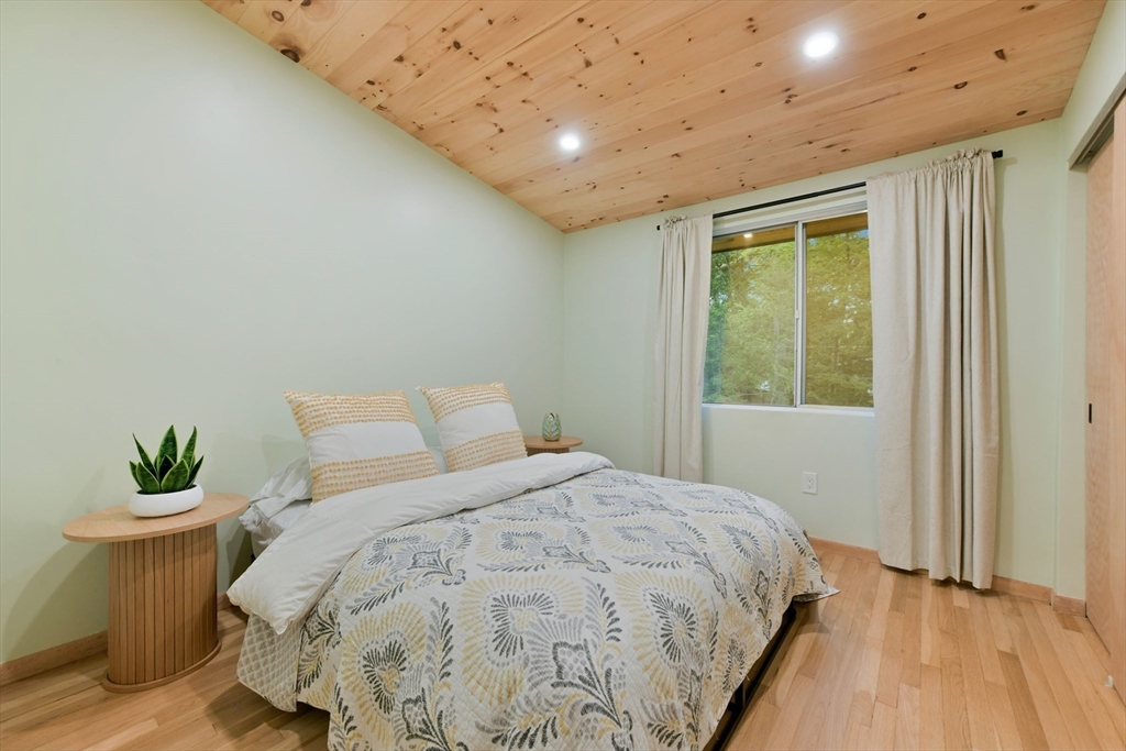 Wayland, Massachusetts 01778, United States, 3 Bedrooms Bedrooms, ,3 BathroomsBathrooms,Residential,Active,218996