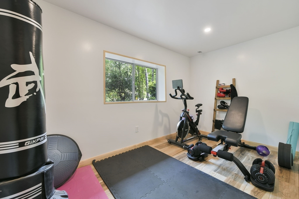 Wayland, Massachusetts 01778, United States, 3 Bedrooms Bedrooms, ,3 BathroomsBathrooms,Residential,Active,218996