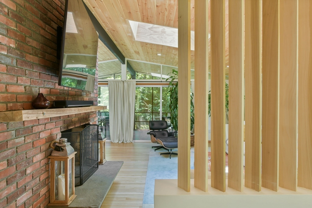 Wayland, Massachusetts 01778, United States, 3 Bedrooms Bedrooms, ,3 BathroomsBathrooms,Residential,Active,218996