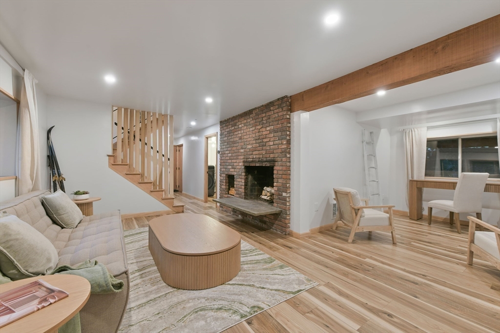 Wayland, Massachusetts 01778, United States, 3 Bedrooms Bedrooms, ,3 BathroomsBathrooms,Residential,Active,218996