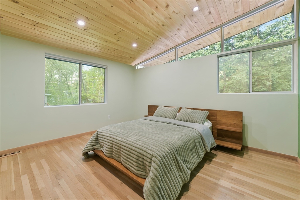 Wayland, Massachusetts 01778, United States, 3 Bedrooms Bedrooms, ,3 BathroomsBathrooms,Residential,Active,218996