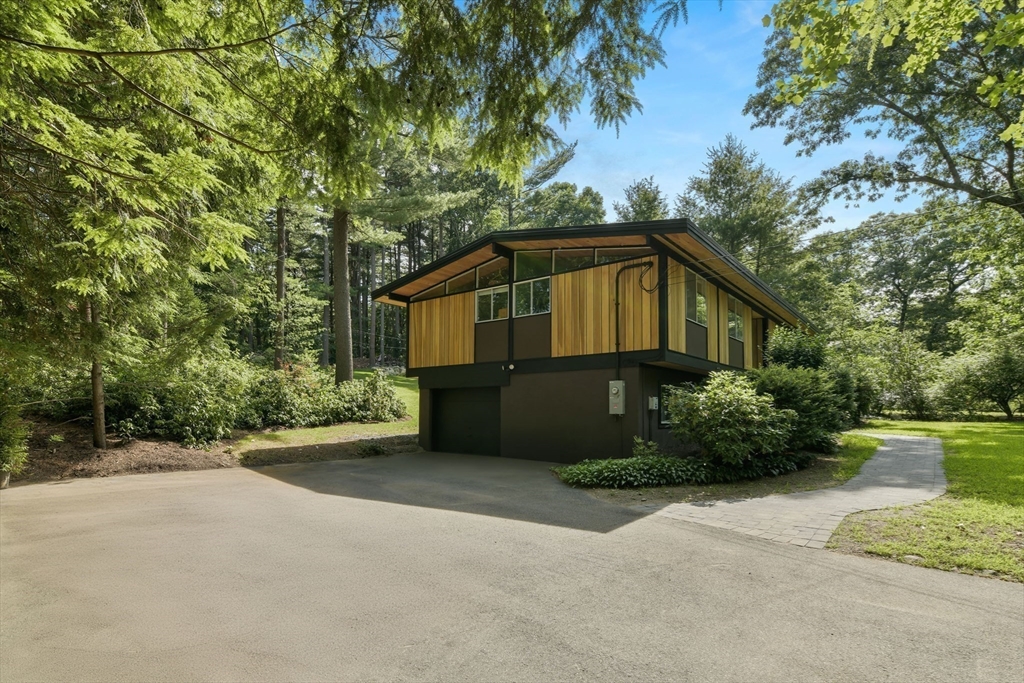 Wayland, Massachusetts 01778, United States, 3 Bedrooms Bedrooms, ,3 BathroomsBathrooms,Residential,Active,218996