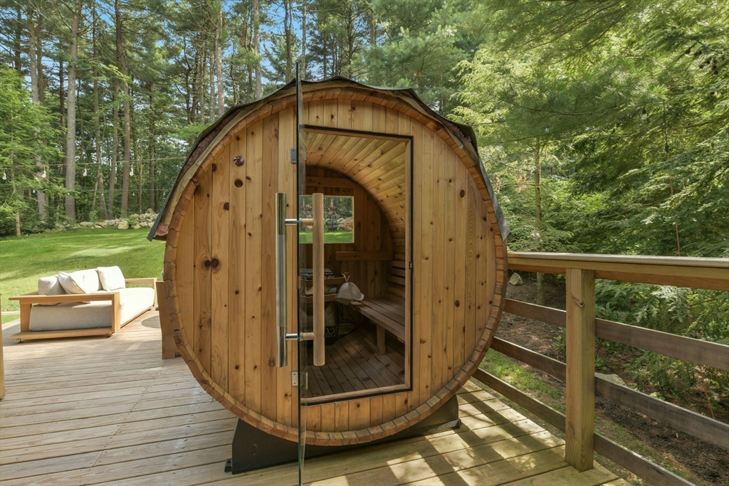 Wayland, Massachusetts 01778, United States, 3 Bedrooms Bedrooms, ,3 BathroomsBathrooms,Residential,Active,218996