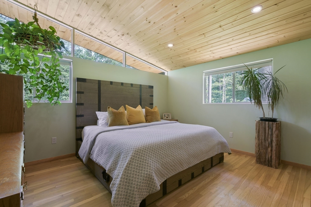 Wayland, Massachusetts 01778, United States, 3 Bedrooms Bedrooms, ,3 BathroomsBathrooms,Residential,Active,218996