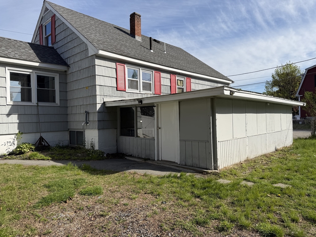 Photo of 89 Bunker Hill Ave, Lowell, MA