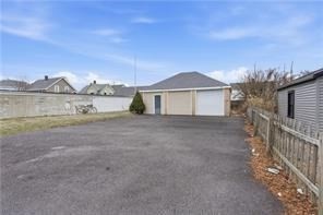 215 Kenyon Ave