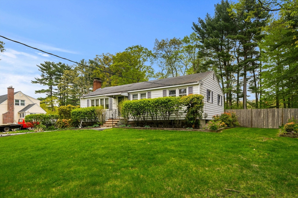 11 Dadant Dr, Wilmington, MA Photo #3