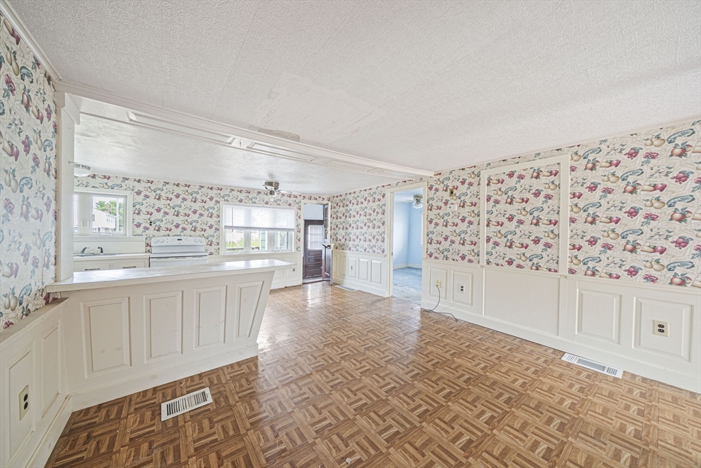 298 Plymouth Ave