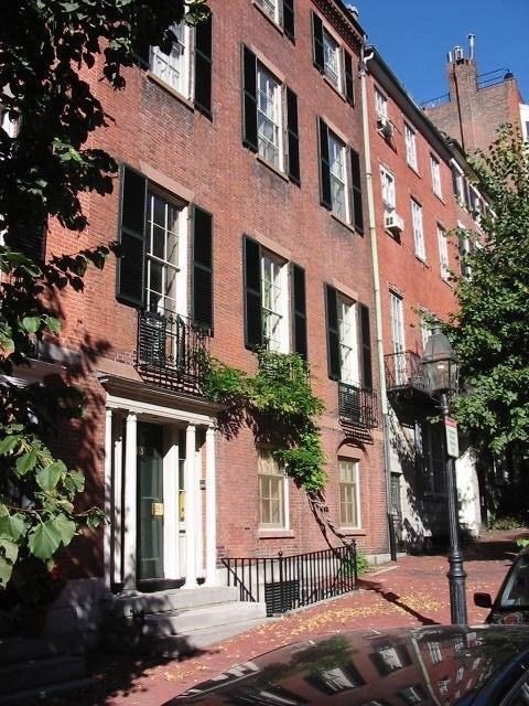 Click for 13 Chestnut St #1, Boston, MA slideshow