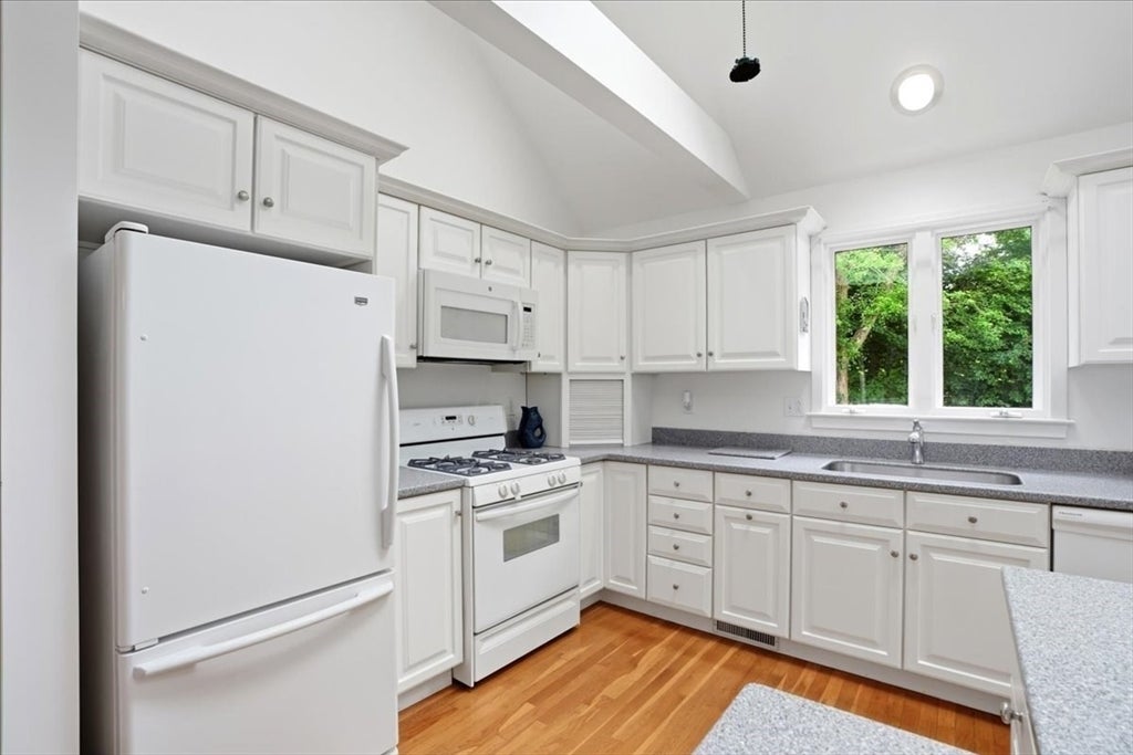 6 Brookside Lane 6