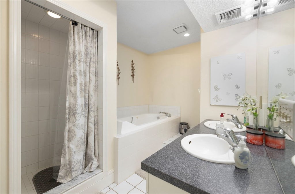 576 Fairmount St, Woonsocket, RI Photo #10