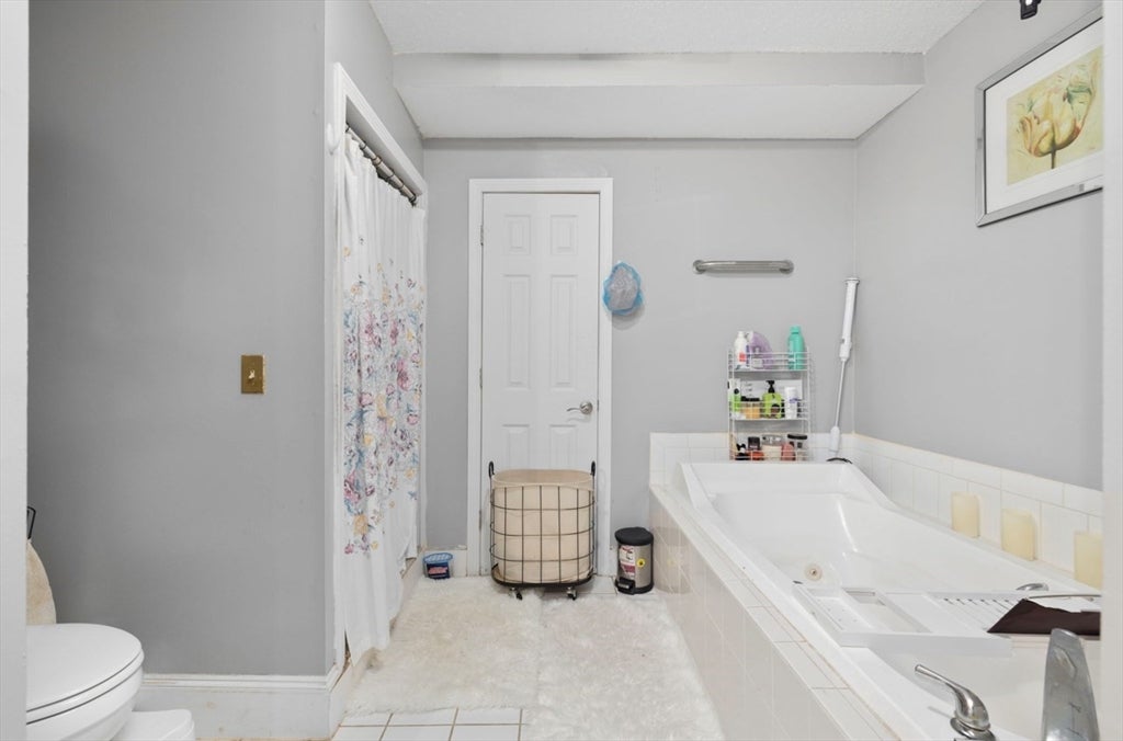 576 Fairmount St, Woonsocket, RI Photo #20