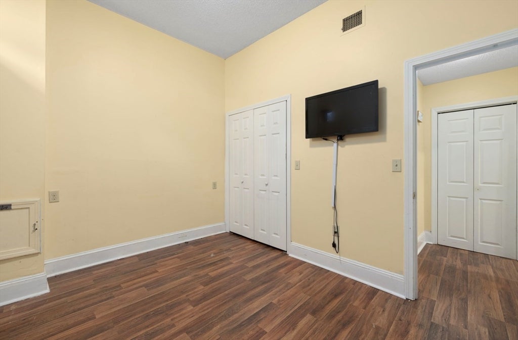 576 Fairmount St, Woonsocket, RI Photo #12