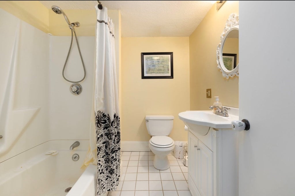 576 Fairmount St, Woonsocket, RI Photo #17