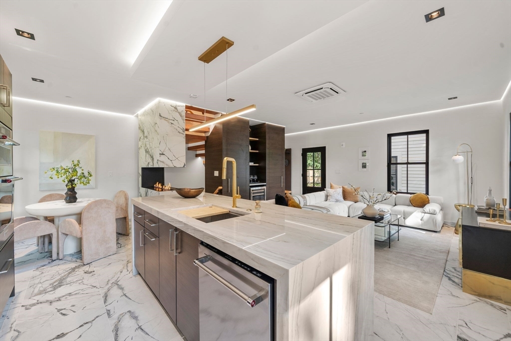 304 Elliot St. Carriage House S 4