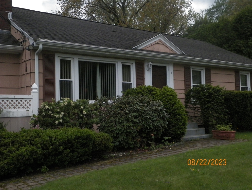 7 Maple Ln