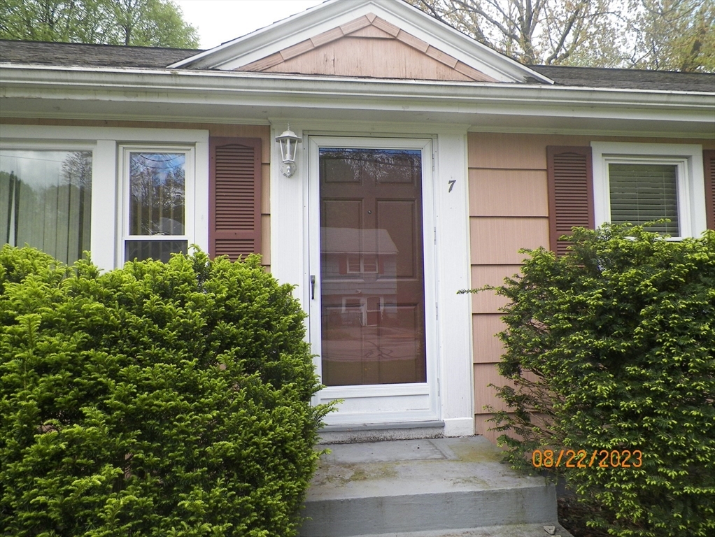 7 Maple Ln