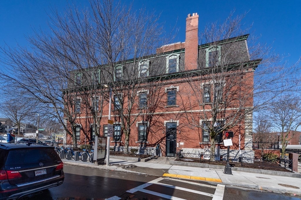 409 Dudley Street