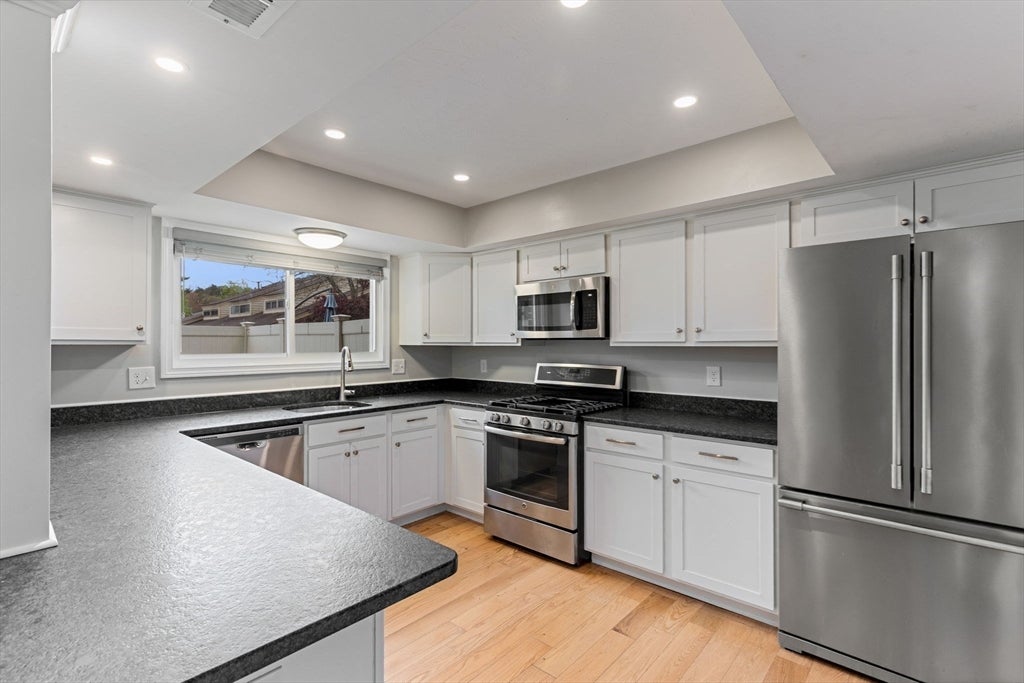 124 Greenbrook Ll DR #124, Stoughton, MA Photo #9