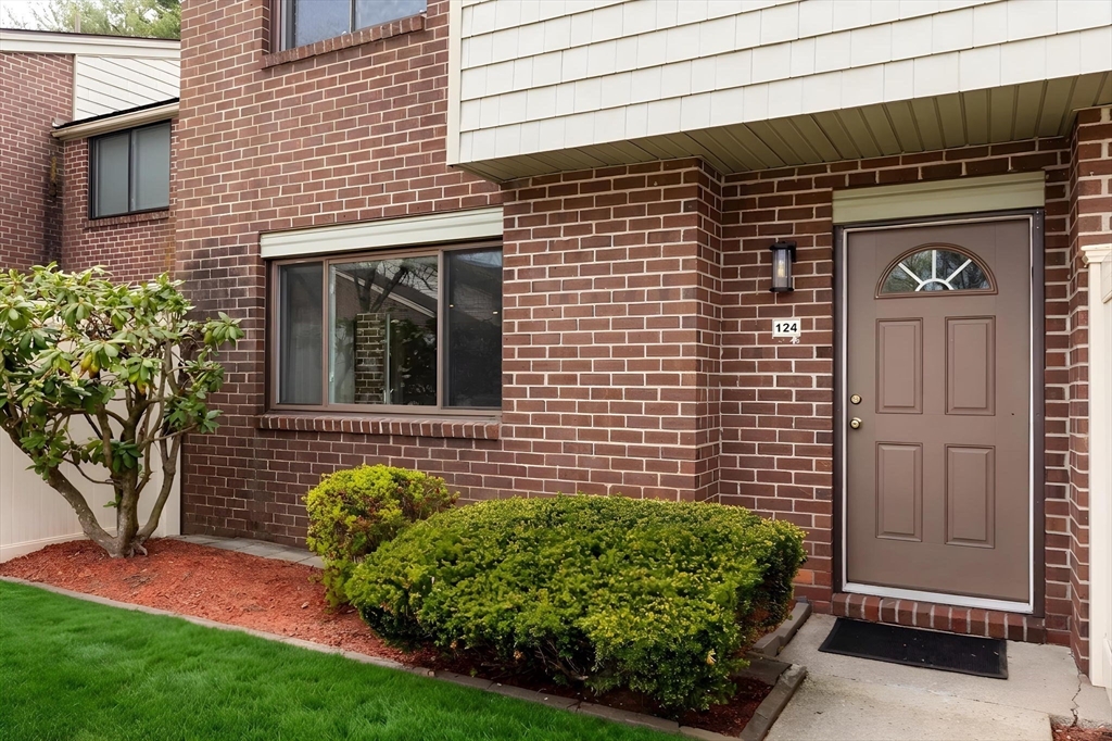 124 Greenbrook Ll DR #124, Stoughton, MA Photo #1