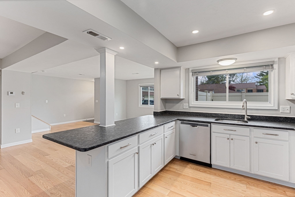 124 Greenbrook Ll DR #124, Stoughton, MA Photo #8