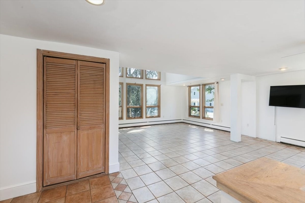 16 Crescent Ave
